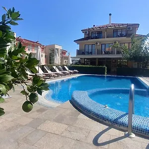 Family Muses Hotel